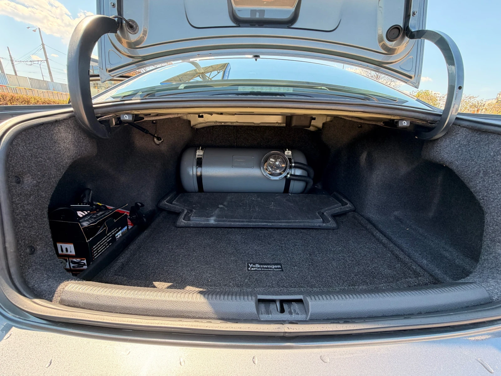 VW Passat SE, American edition, 2.5 Бензин/газ, снимка 8 - Автомобили и джипове - 54441311