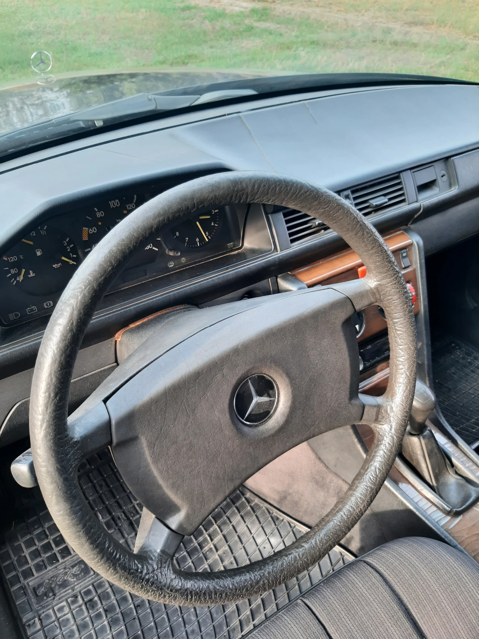 Mercedes-Benz 124 200 d, снимка 9 - Автомобили и джипове - 54767805
