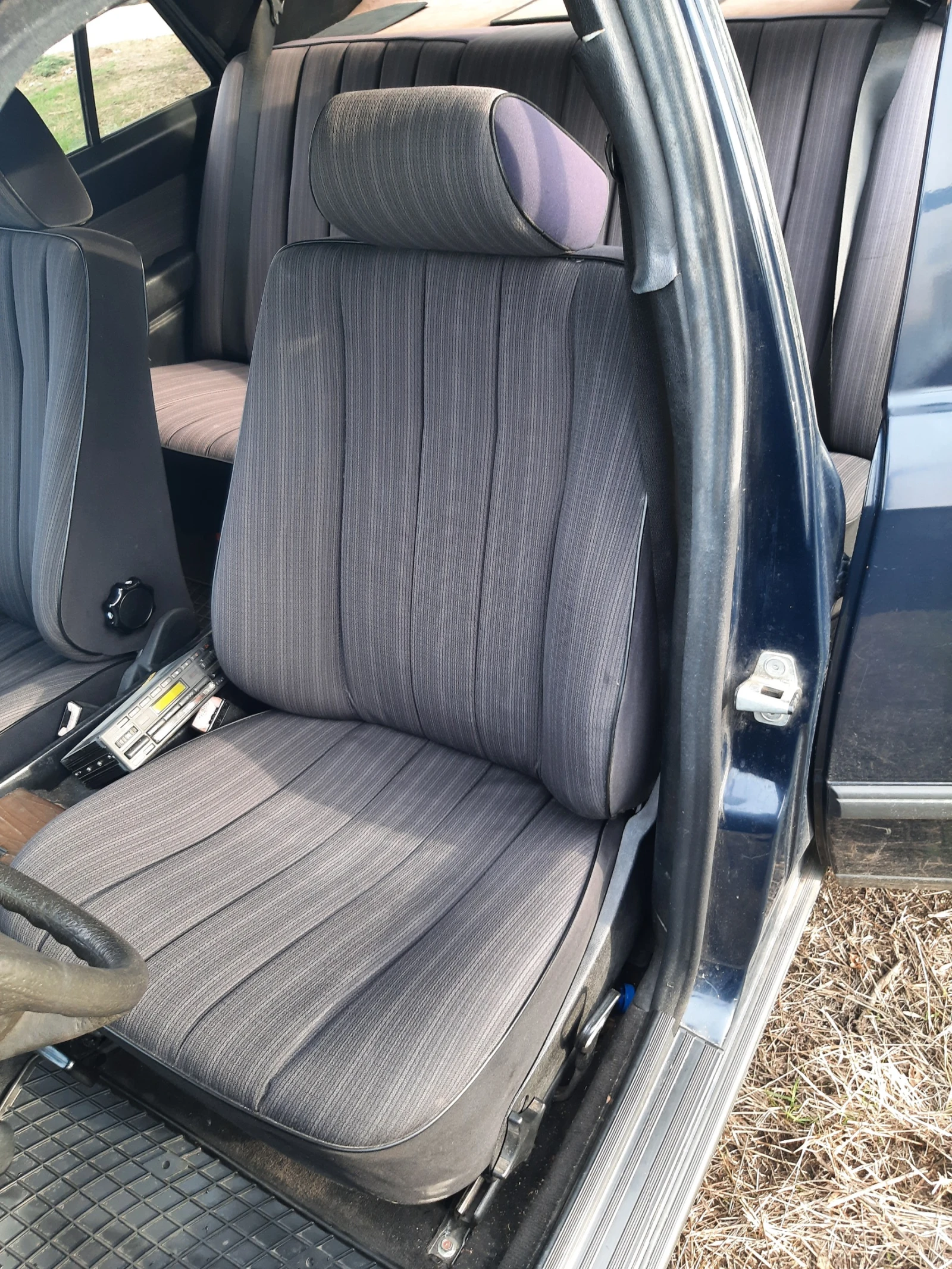 Mercedes-Benz 124 200 d, снимка 11 - Автомобили и джипове - 54767805