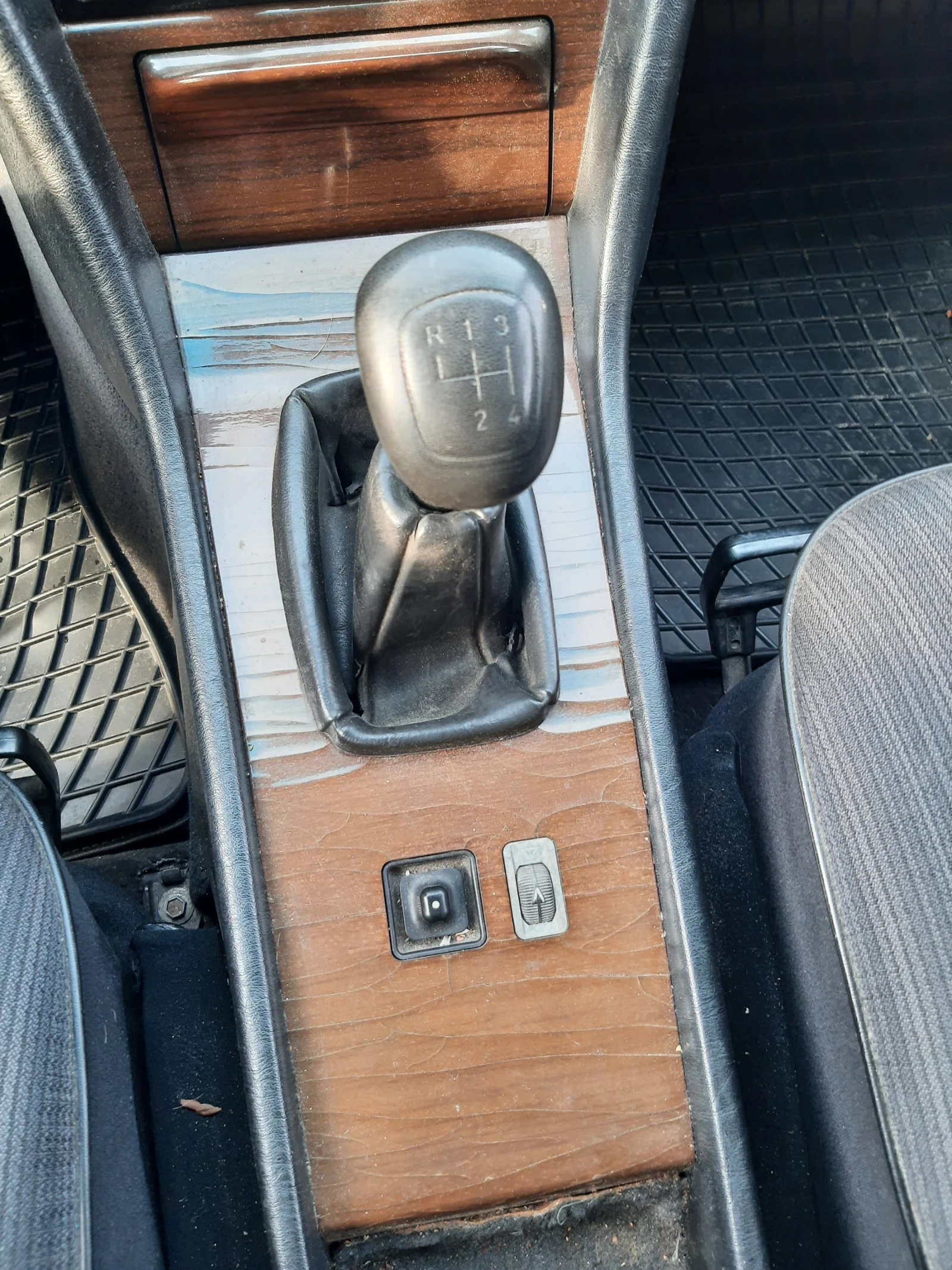 Mercedes-Benz 124 200 d, снимка 12 - Автомобили и джипове - 54767805