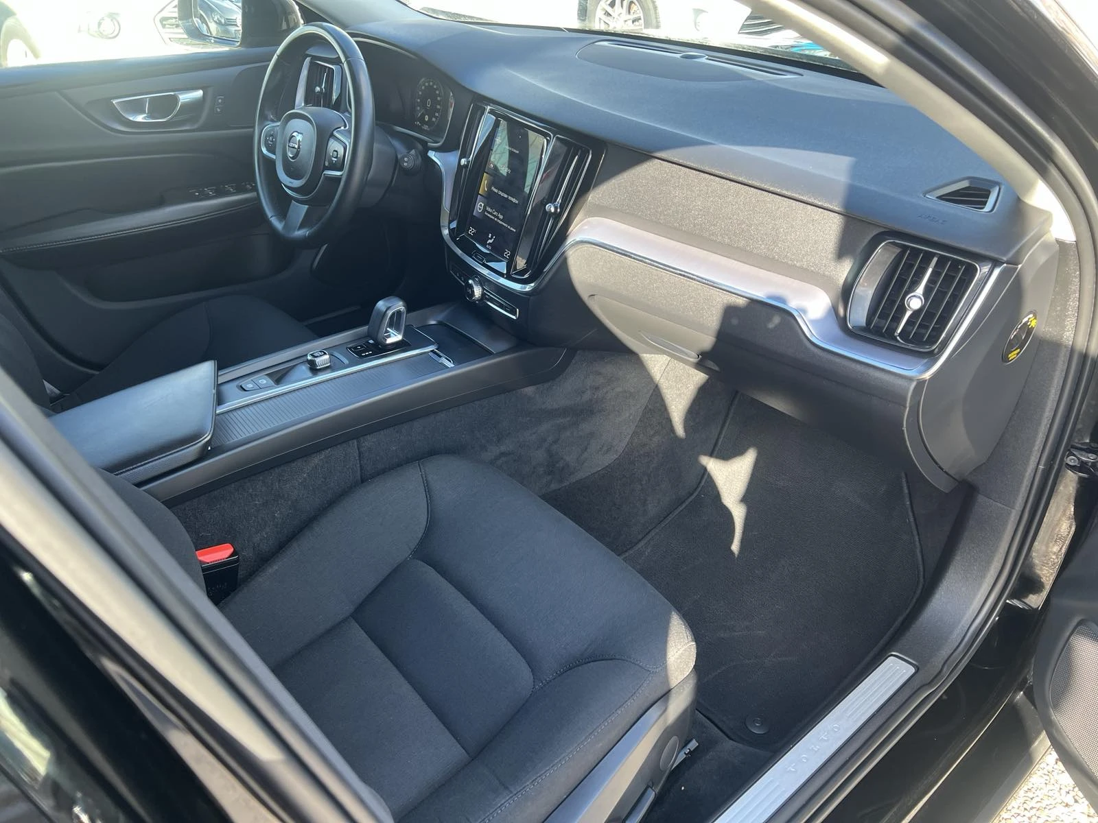 Volvo V60 2.0i - мини хибрид, снимка 9 - Автомобили и джипове - 55096289