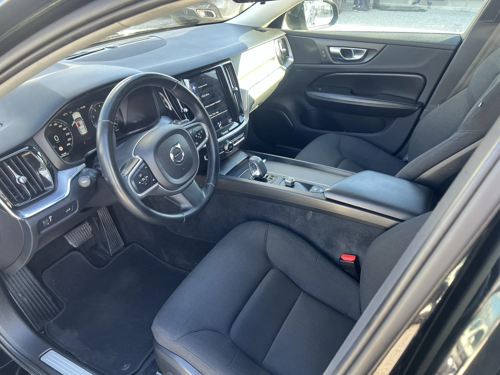 Volvo V60 2.0i - мини хибрид, снимка 8 - Автомобили и джипове - 55096289