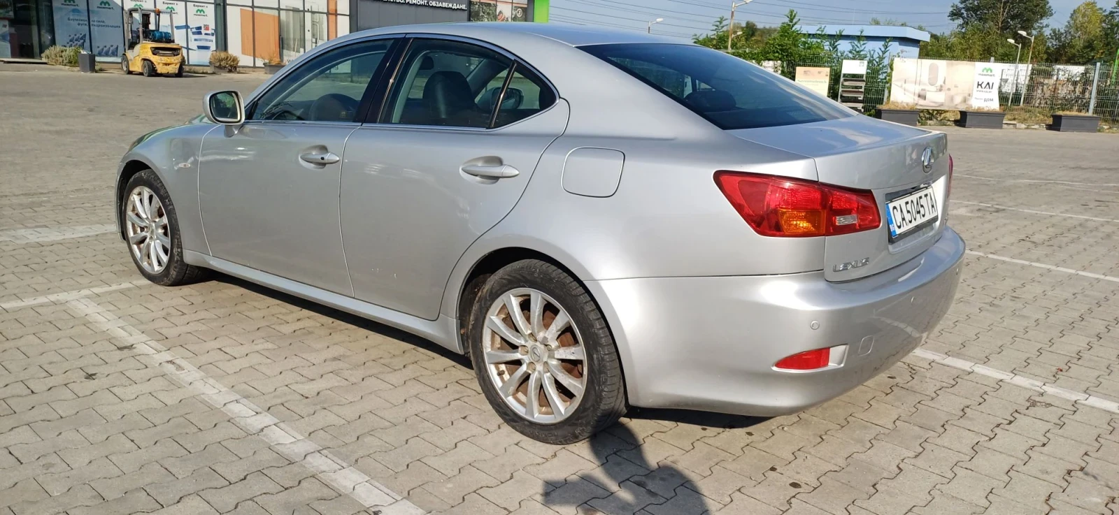 Lexus IS 220d КОЖА, КЛИМА, НАВИ, ПОДГРЕВ, КАМЕРА, ПАРК, АВТОПИЛО, снимка 14 - Автомобили и джипове - 56018171