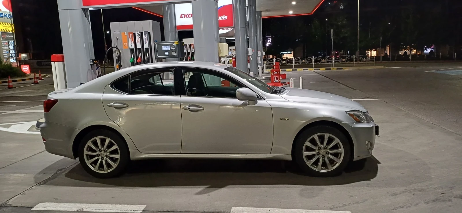 Lexus IS 220d КОЖА, КЛИМА, НАВИ, ПОДГРЕВ, КАМЕРА, ПАРК, АВТОПИЛО, снимка 11 - Автомобили и джипове - 56018171