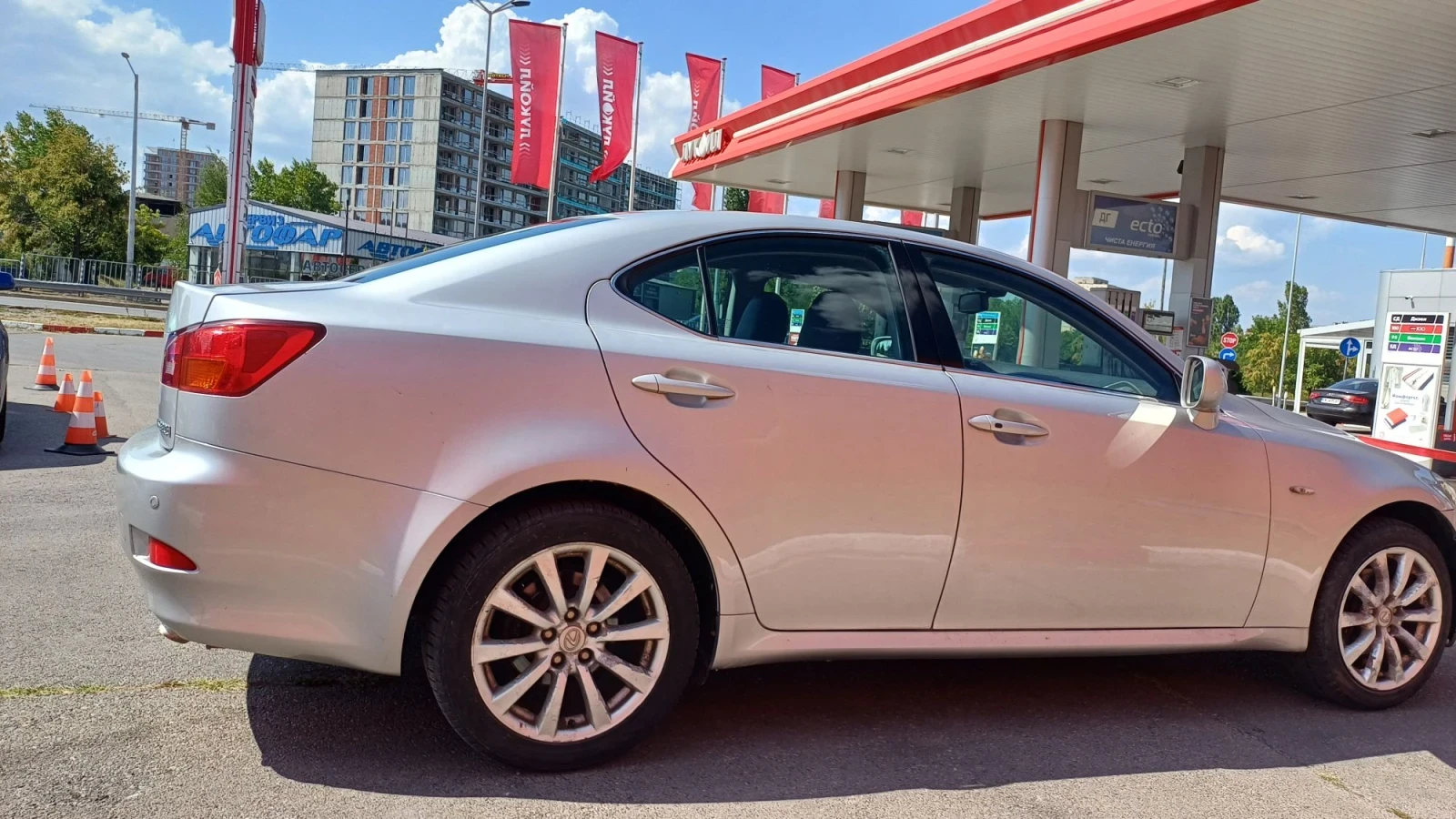 Lexus IS 220d КОЖА, КЛИМА, НАВИ, ПОДГРЕВ, КАМЕРА, ПАРК, АВТОПИЛО, снимка 17 - Автомобили и джипове - 56018171