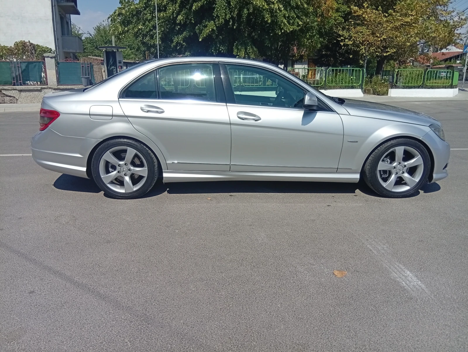 Mercedes-Benz C 220 AMG lineom646, снимка 4 - Автомобили и джипове - 56265564