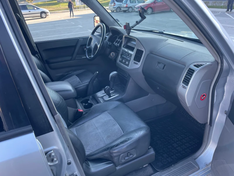 Mitsubishi Pajero 3.2 DI-D, снимка 10 - Автомобили и джипове - 48003697