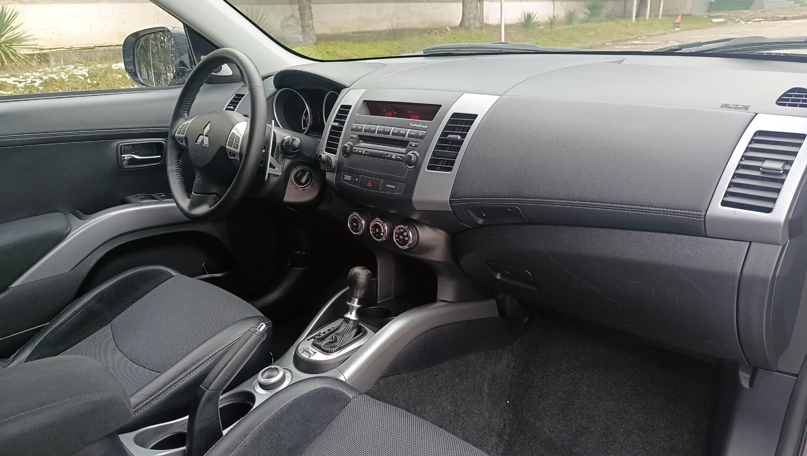 Mitsubishi Outlander 2.2D 4x4 Aut. - изображение 10