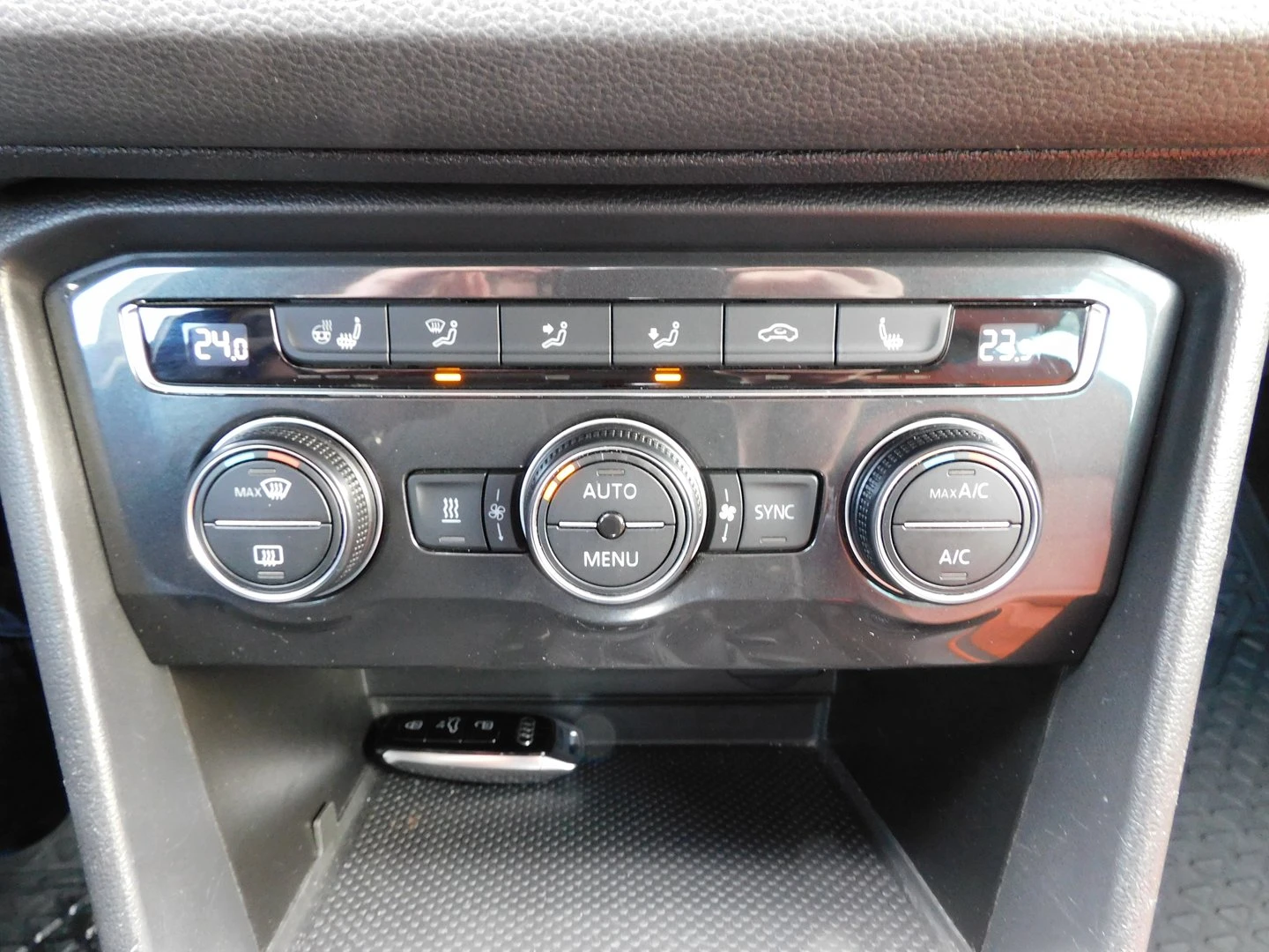 VW Tiguan 2.0 TDI SCR DSG 4MO Highline | Mobile.bg � ����������� 14