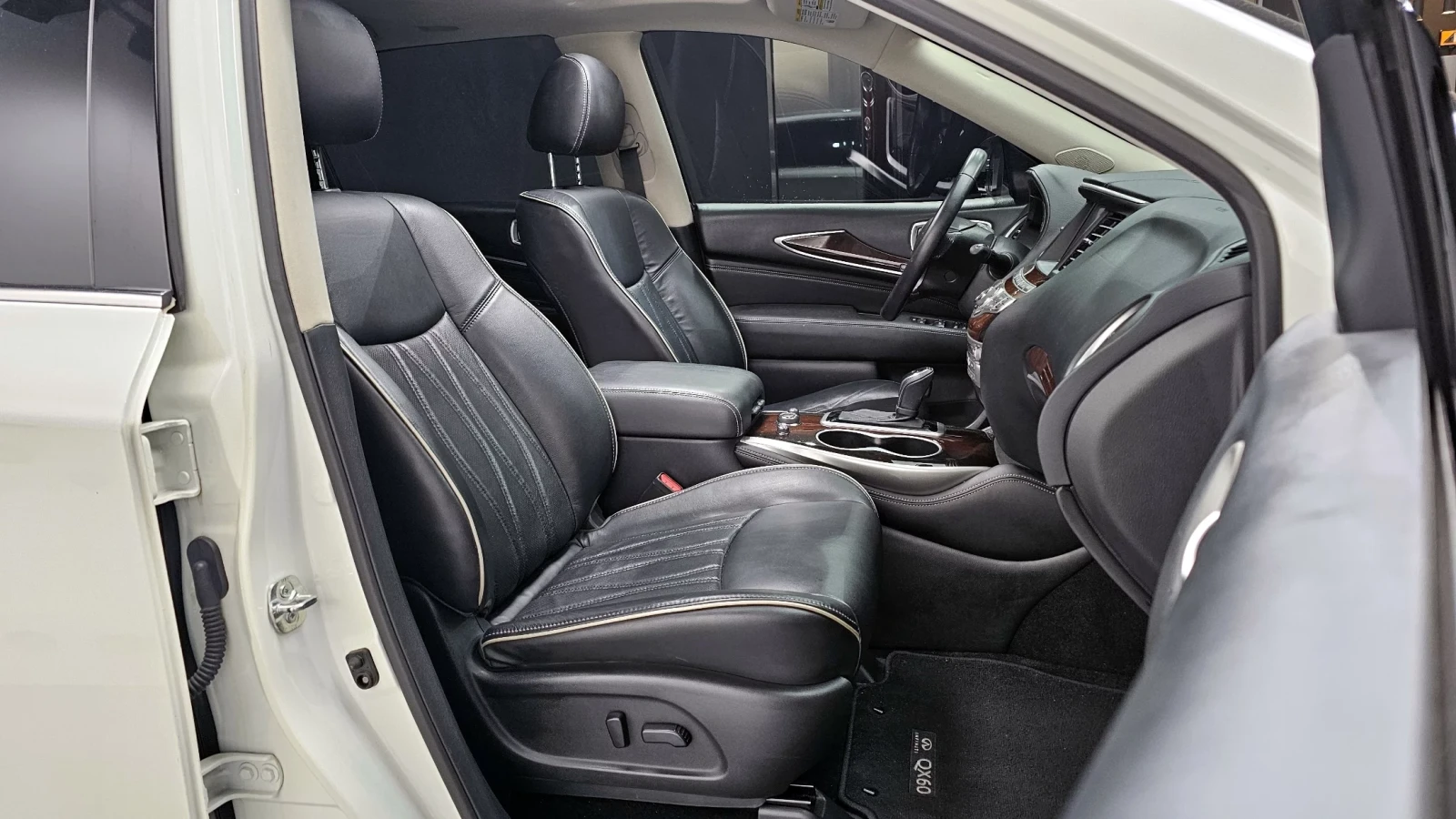 Infiniti QX60 !!БЕЗ АНАЛОГ!! #ПЪЛНО ОБОРУДВАНЕ# !ПАНОРАМА, снимка 10 - Автомобили и джипове - 54897195