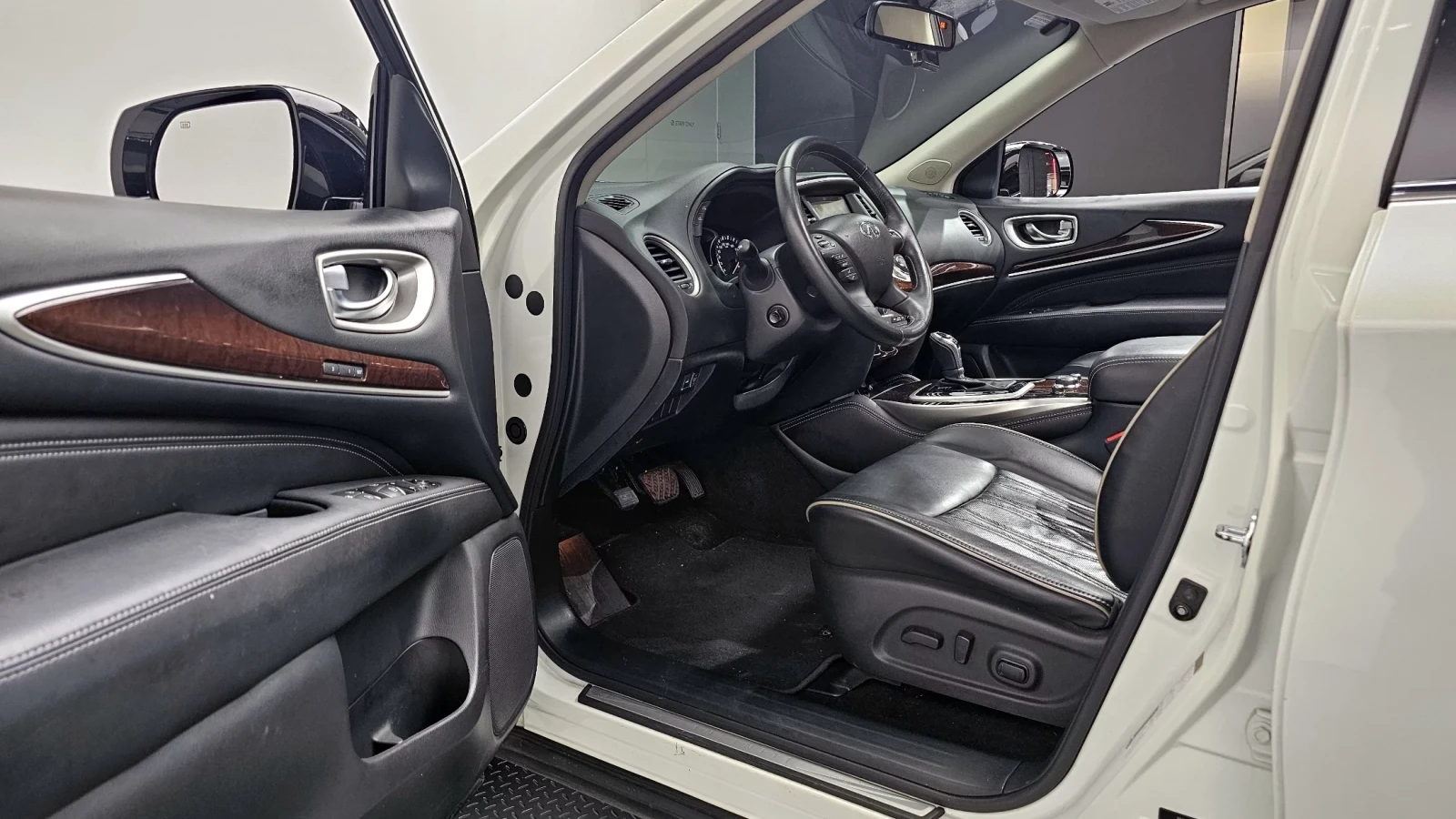 Infiniti QX60 !!БЕЗ АНАЛОГ!! #ПЪЛНО ОБОРУДВАНЕ# !ПАНОРАМА, снимка 9 - Автомобили и джипове - 54897195