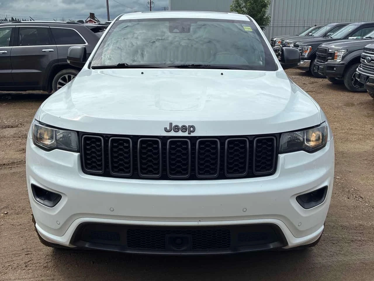 Jeep Grand cherokee 80TH ANNIVERSARY EDI/CARFAX/ДИСТРОНИК/ПОДГРЕВ/, снимка 2 - Автомобили и джипове - 55046559