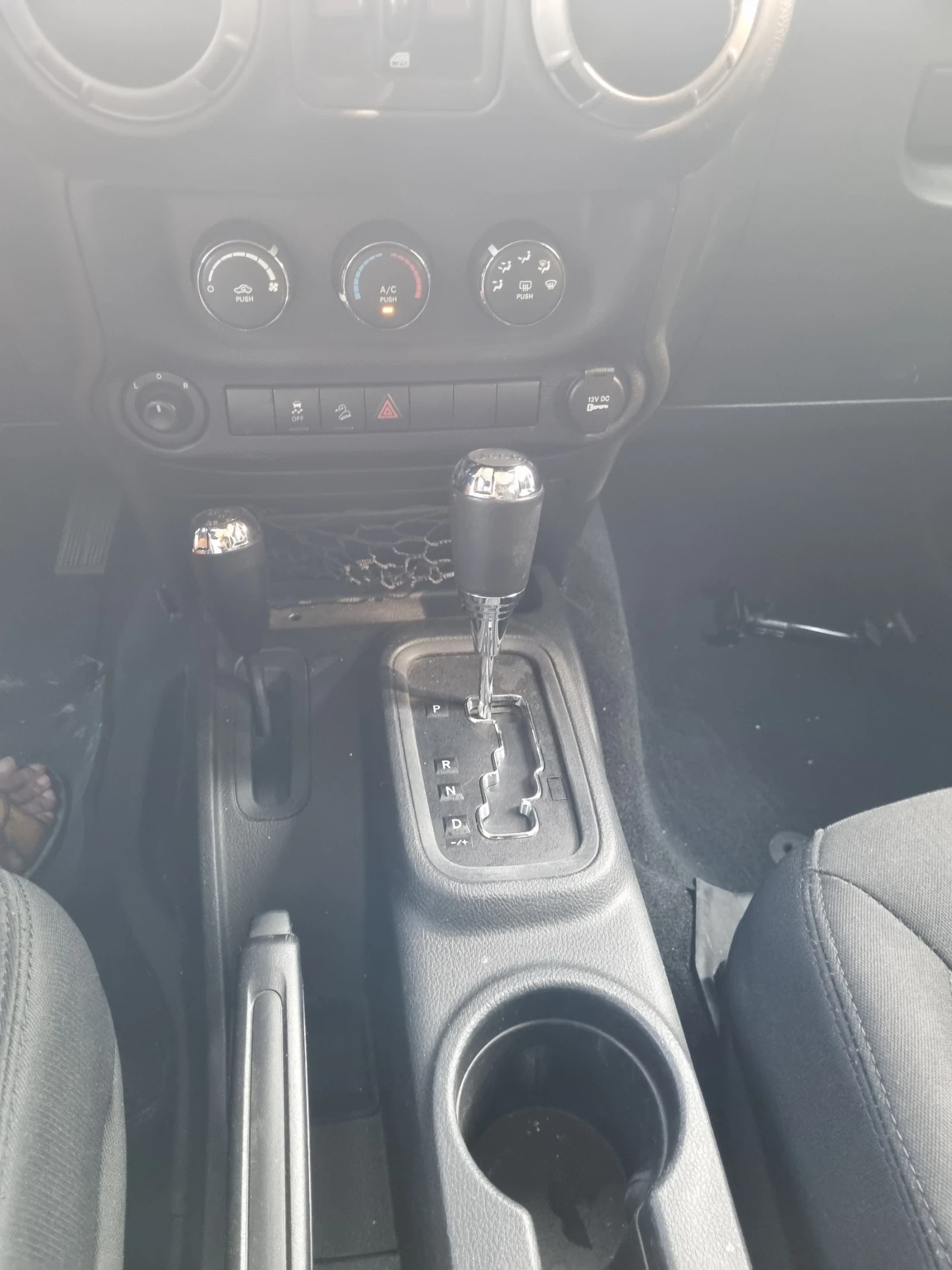 Jeep Wrangler, снимка 16 - Автомобили и джипове - 55830417