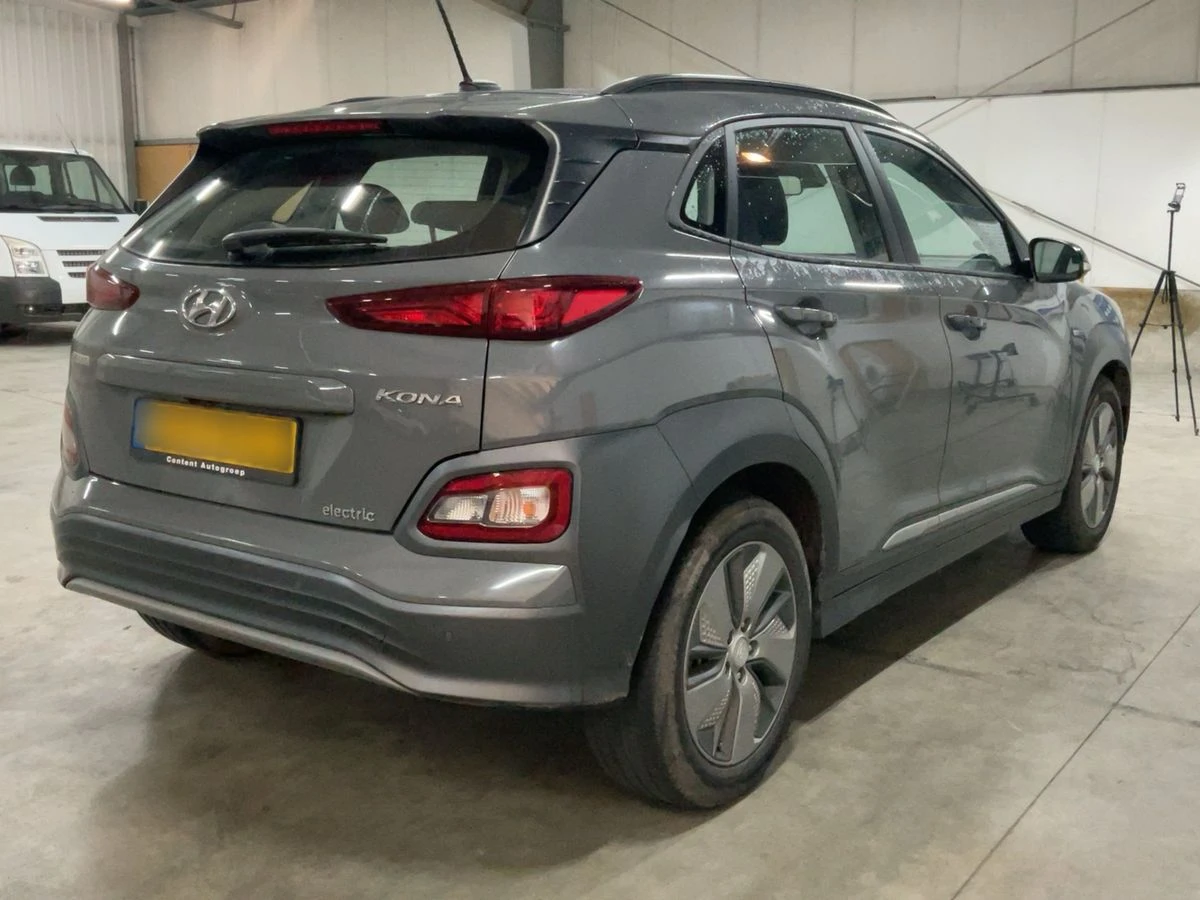 Hyundai Kona 64kw Premium Термопомпа Сертификат SoH  , снимка 4 - Автомобили и джипове - 56047559