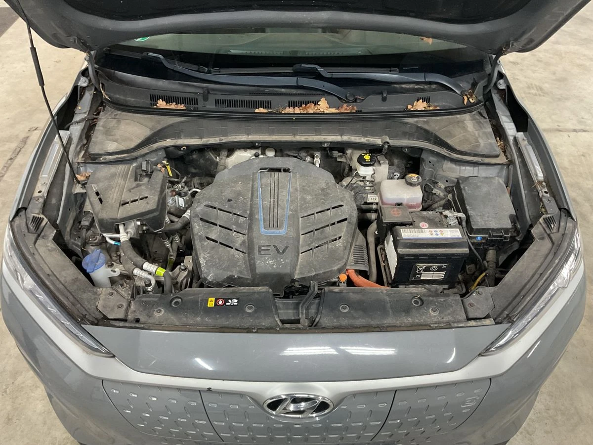 Hyundai Kona 64kw Premium Термопомпа Сертификат SoH  , снимка 6 - Автомобили и джипове - 56047559