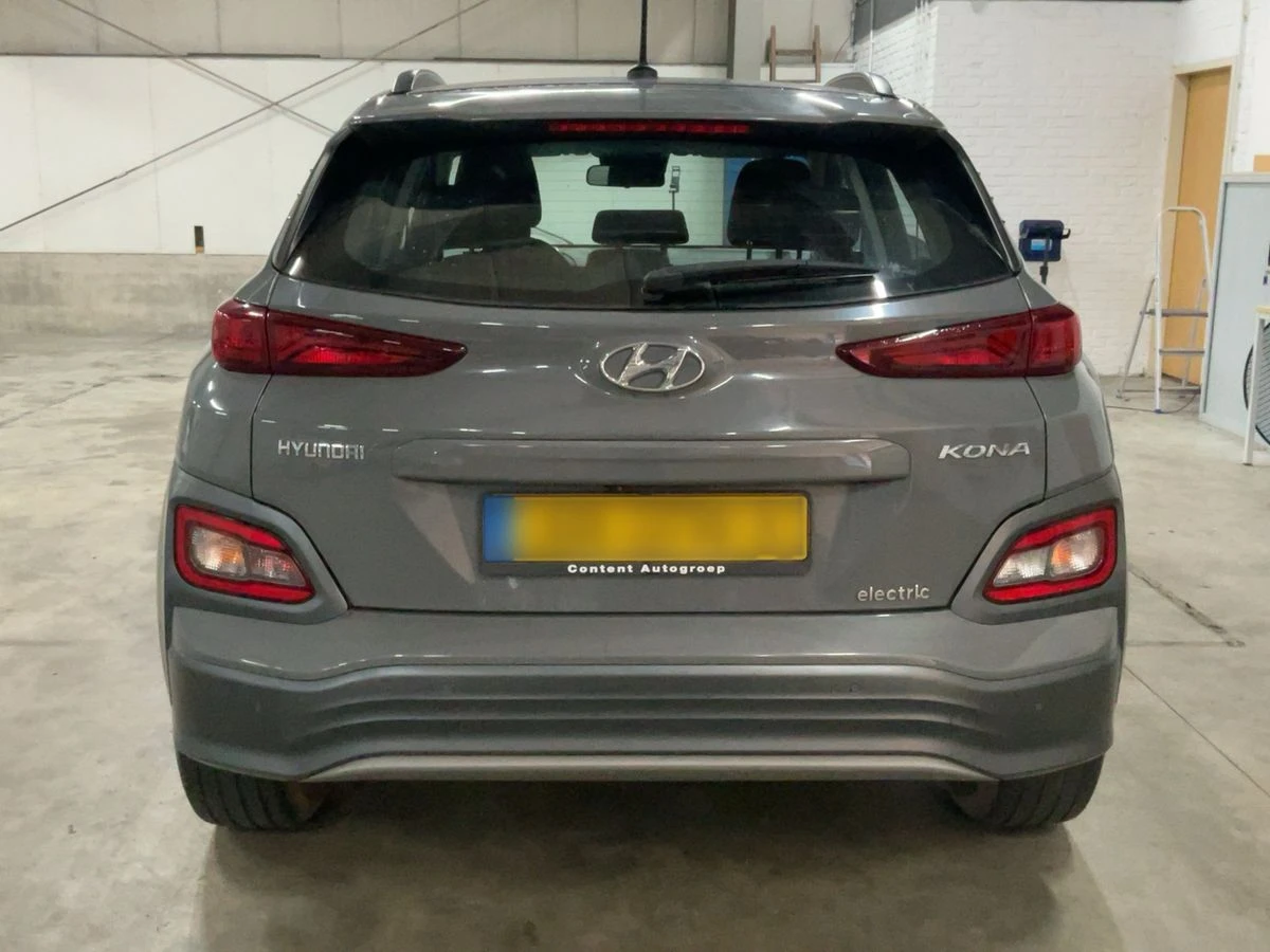 Hyundai Kona 64kw Premium Термопомпа Сертификат SoH  , снимка 3 - Автомобили и джипове - 56047559