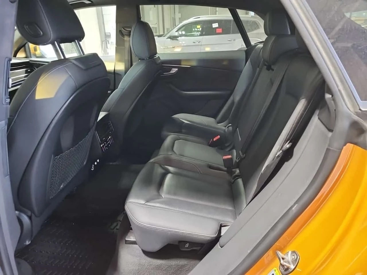 Audi Q8 PROGRESSIV/ПОДГРЕВ/ОБДУХ/ПАНО/CARFAX, снимка 12 - Автомобили и джипове - 56299984