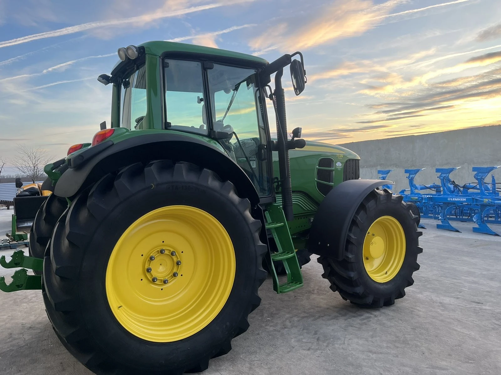 Трактор John Deere 7530 Premium - изображение 8