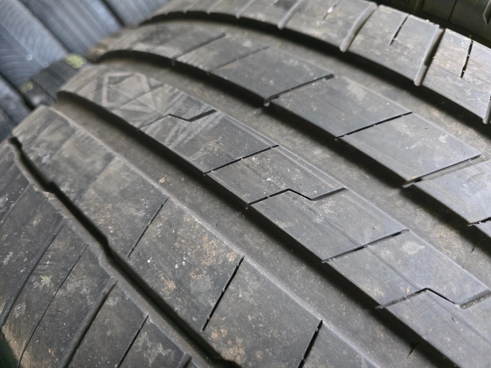 Гуми Летни 285/40R22