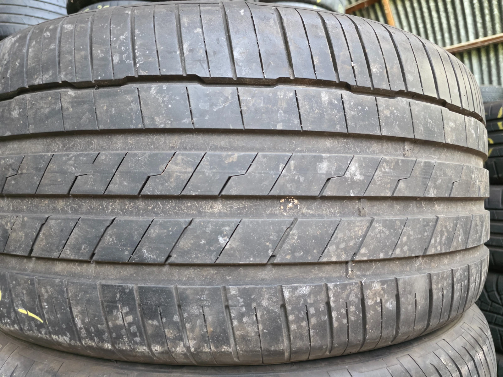 Гуми Летни 285/40R22, снимка 3 - Гуми и джанти - 55479080
