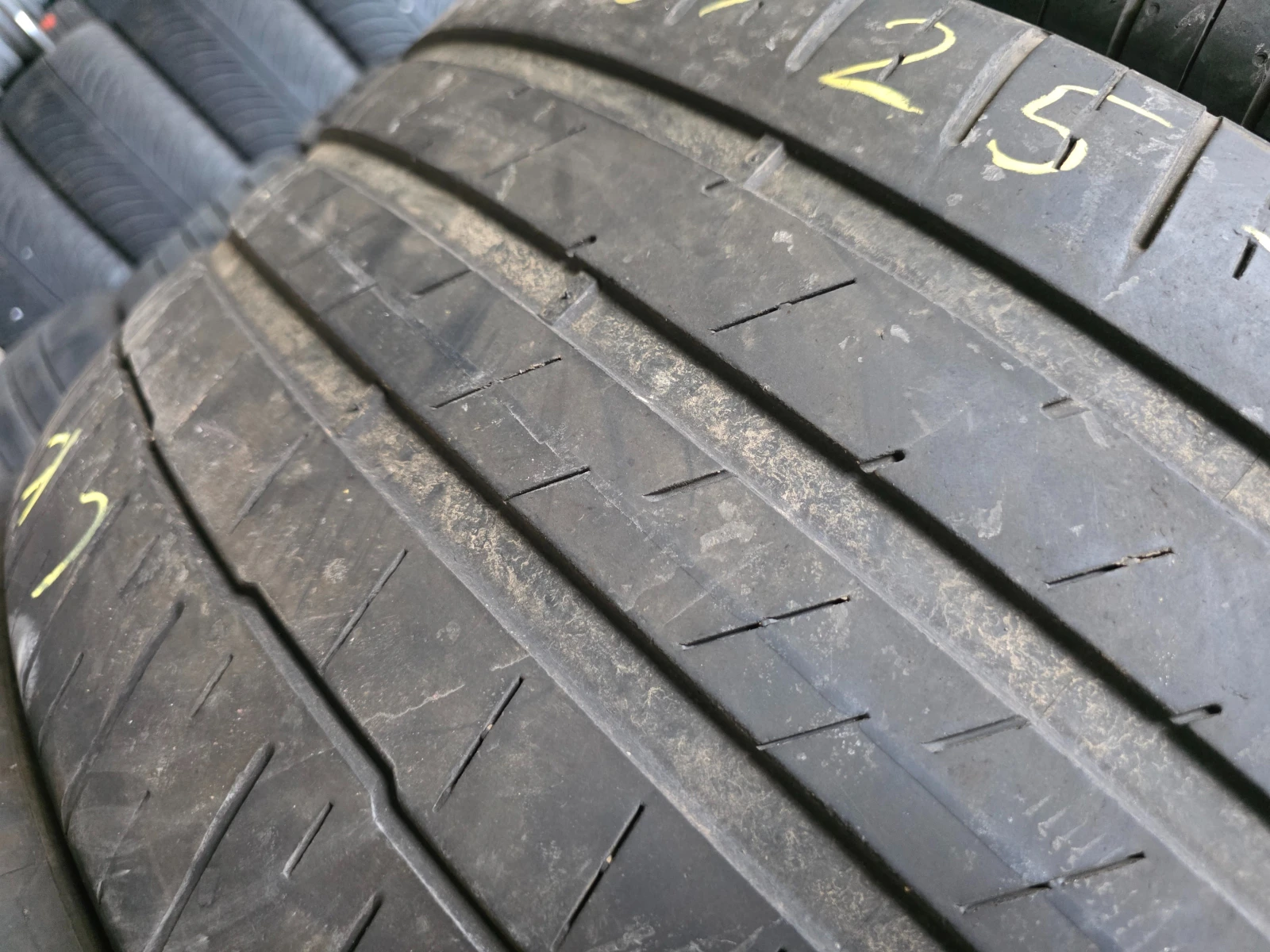 Гуми Летни 285/40R22, снимка 2 - Гуми и джанти - 55479080