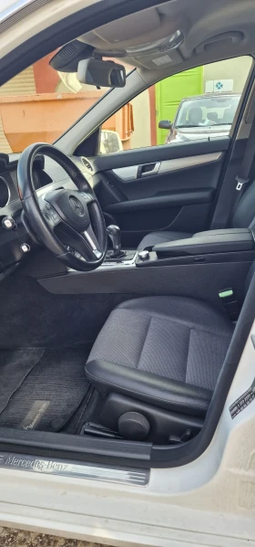 Mercedes-Benz C 300 4MATIC, снимка 11