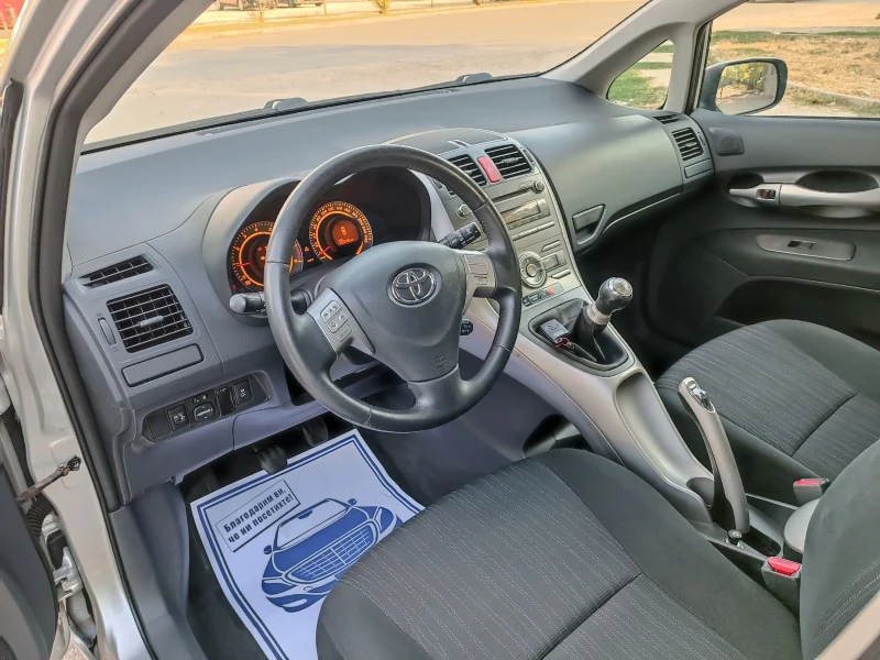 Toyota Auris 1.6i-124кс-ШВЕЙЦАРИЯ-РЪЧКА-Keyless, снимка 8 - Автомобили и джипове - 46996842