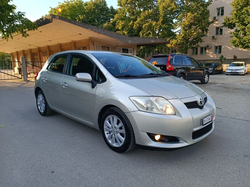 Toyota Auris 1.6i-124кс-ШВЕЙЦАРИЯ-РЪЧКА-Keyless, снимка 2 - Автомобили и джипове - 46996842