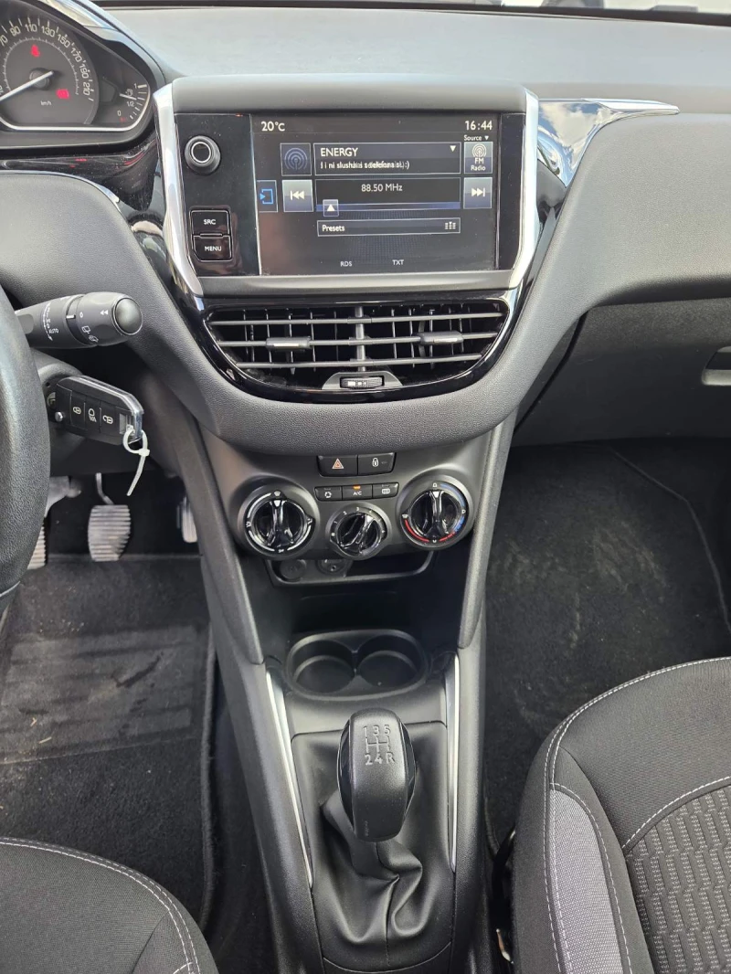 Peugeot 208, снимка 8 - Автомобили и джипове - 52635007