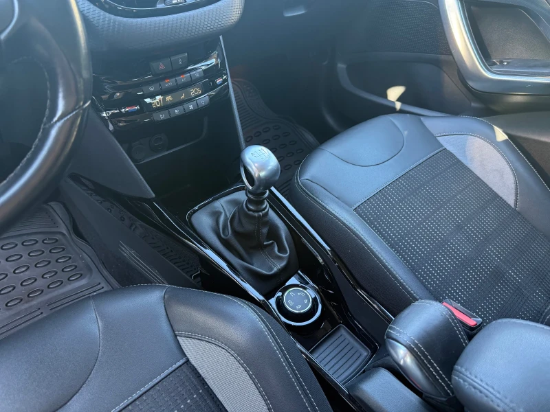 Peugeot 2008 1.2i Turbo, снимка 12 - Автомобили и джипове - 52120443
