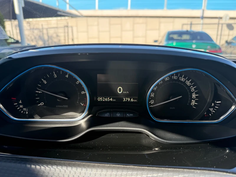Peugeot 2008 1.2i Turbo, снимка 8 - Автомобили и джипове - 52120443