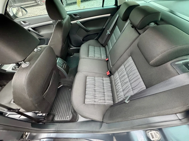 Skoda Octavia 2.0TDI 4x4 Elegance, снимка 10 - Автомобили и джипове - 52672447