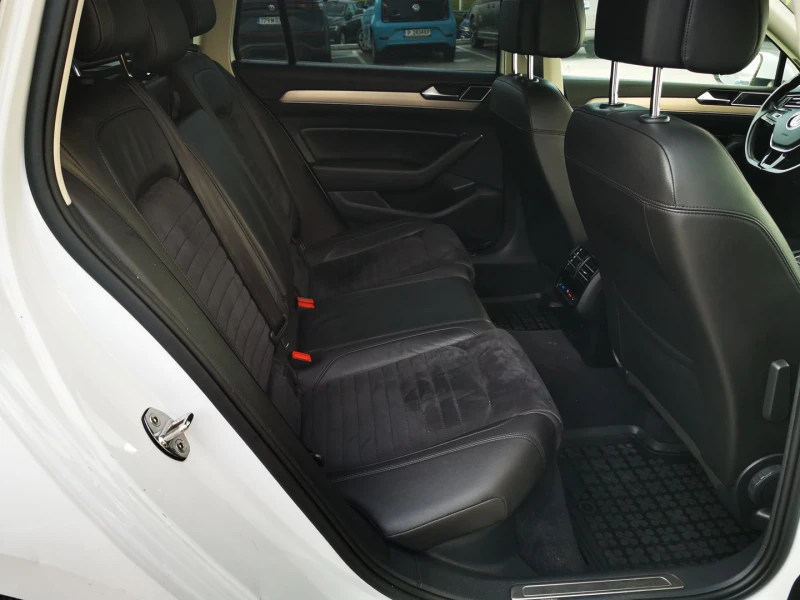 VW Passat 2.0 TDI BMT DSG Highline, снимка 8 - Автомобили и джипове - 53494402