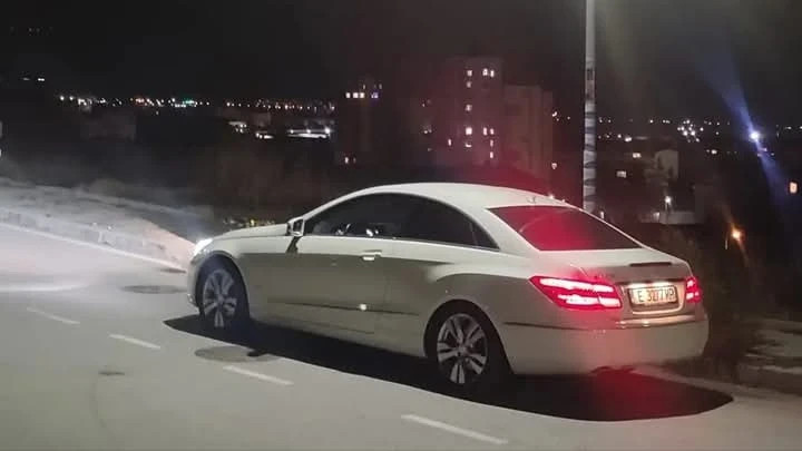 Mercedes-Benz E 220 coupe, снимка 6 - Автомобили и джипове - 48271396