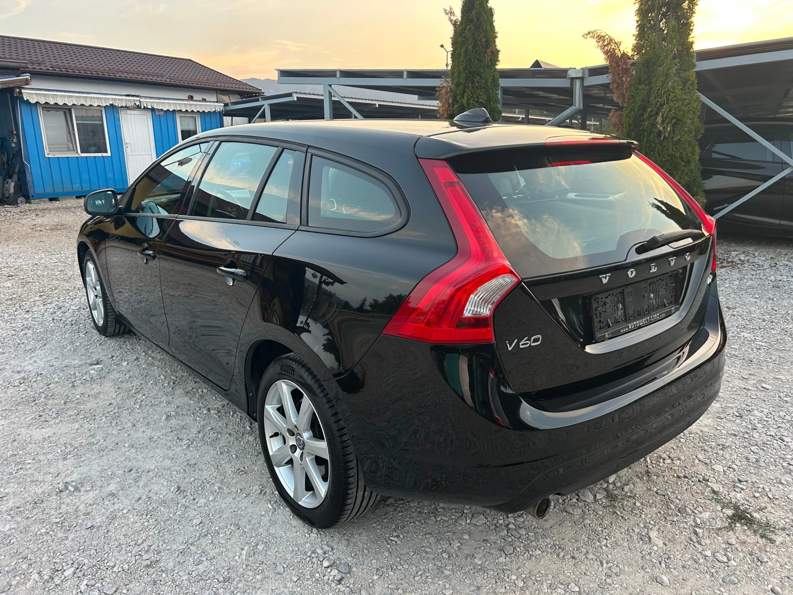 Volvo V60 2.0D 120кс D2! ! АВТОМАТИК !!  ! ! EURO 6 - изображение 3