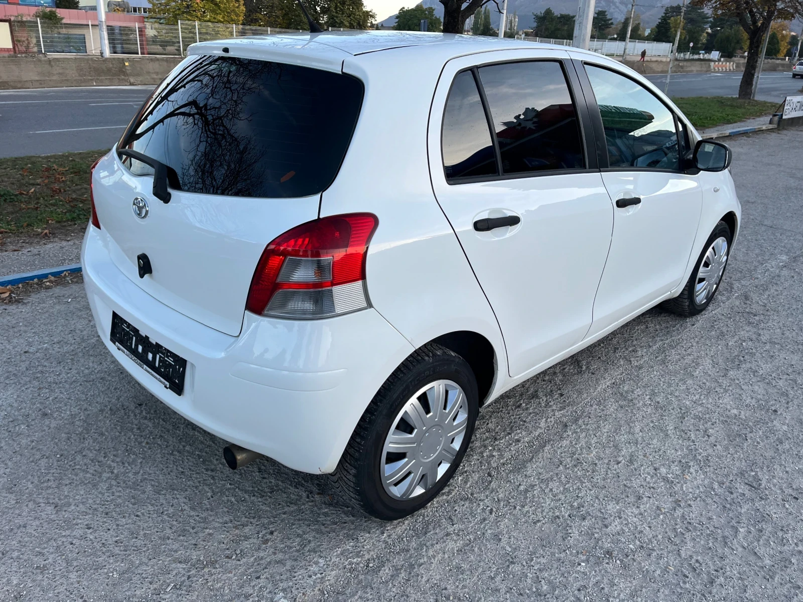 Toyota Yaris 1, 4 D4D EURO 5 - изображение 4