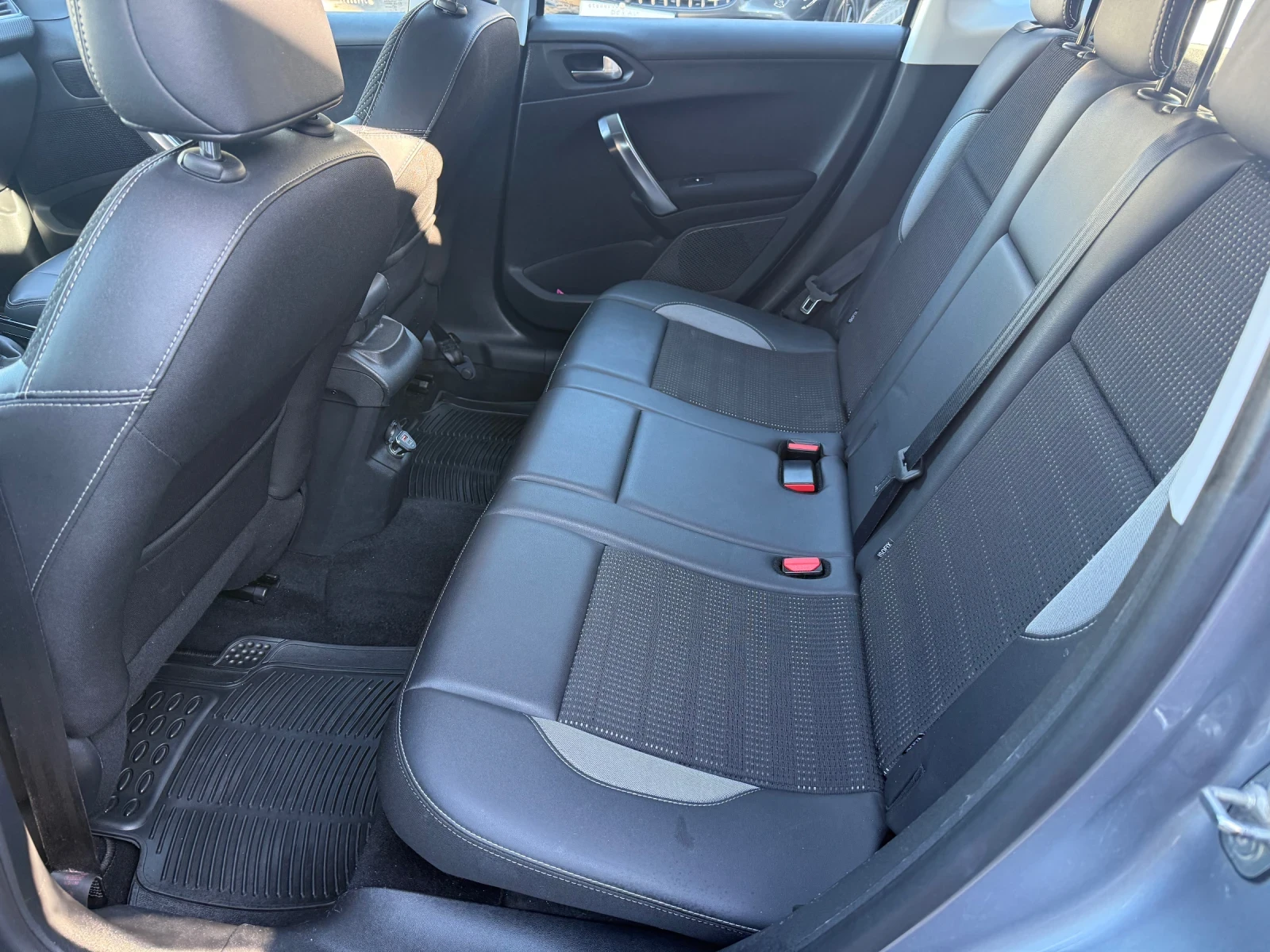 Peugeot 2008 1.2i Turbo | Mobile.bg   13