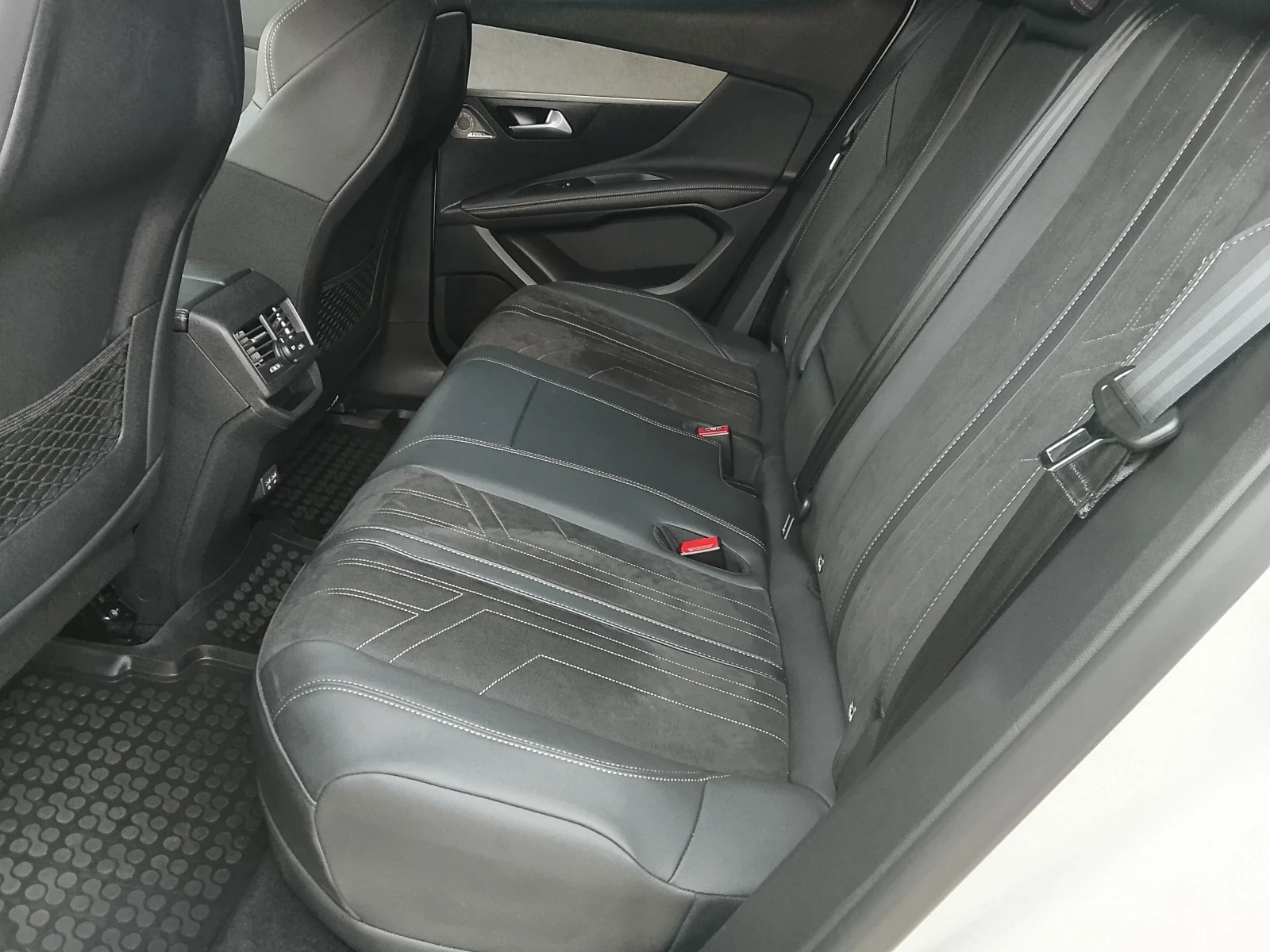 Peugeot 3008 New Line Up GT 1.6 Plug-in HYBRID 4WD 300 e-E | Mobile.bg � ����������� 12