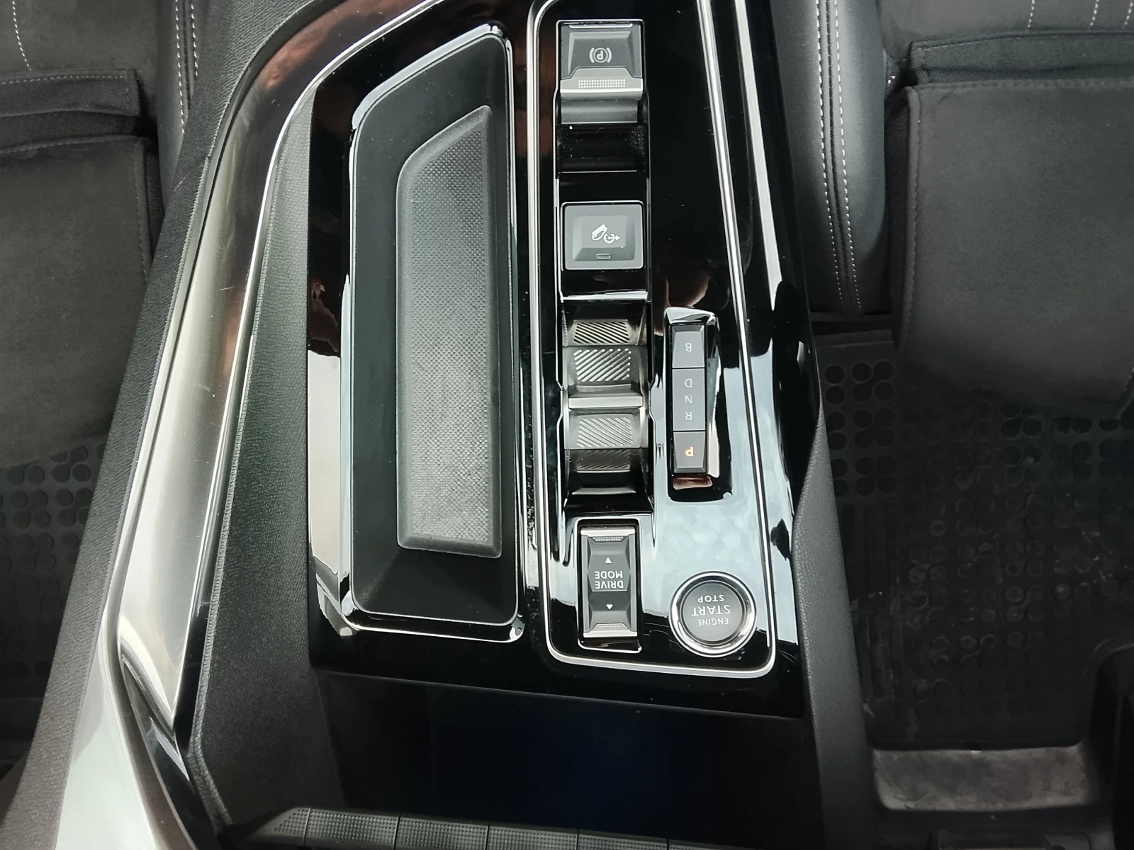 Peugeot 3008 New Line Up GT 1.6 Plug-in HYBRID 4WD 300 e-E | Mobile.bg � ����������� 13