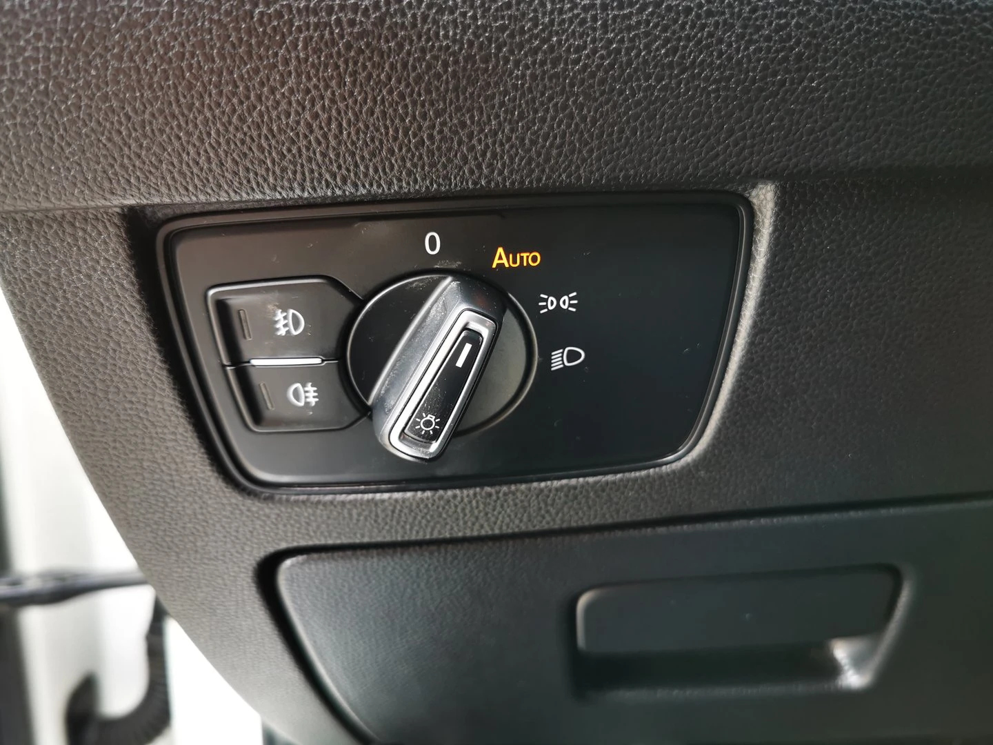 VW Passat 2.0 TDI BMT DSG Highline, снимка 11 - Автомобили и джипове - 53494402