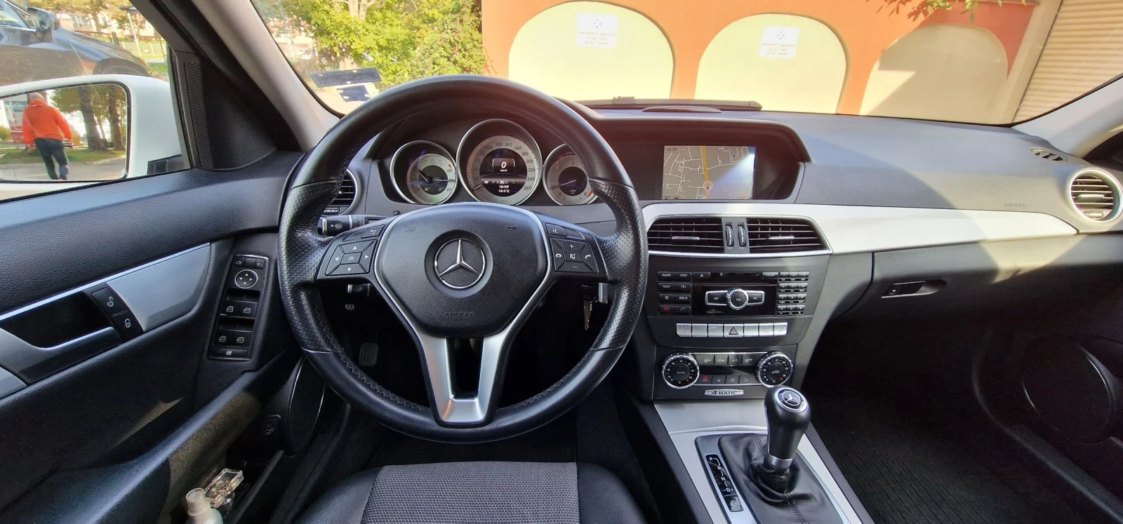 Mercedes-Benz C 300 4MATIC, снимка 9 - Автомобили и джипове - 53137870