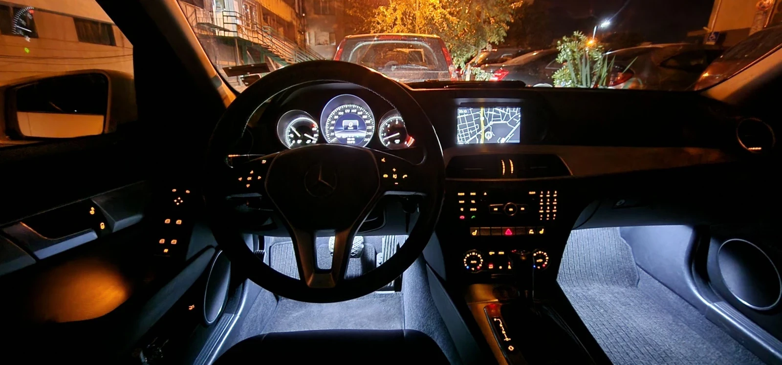 Mercedes-Benz C 300 4MATIC, снимка 12 - Автомобили и джипове - 53137870