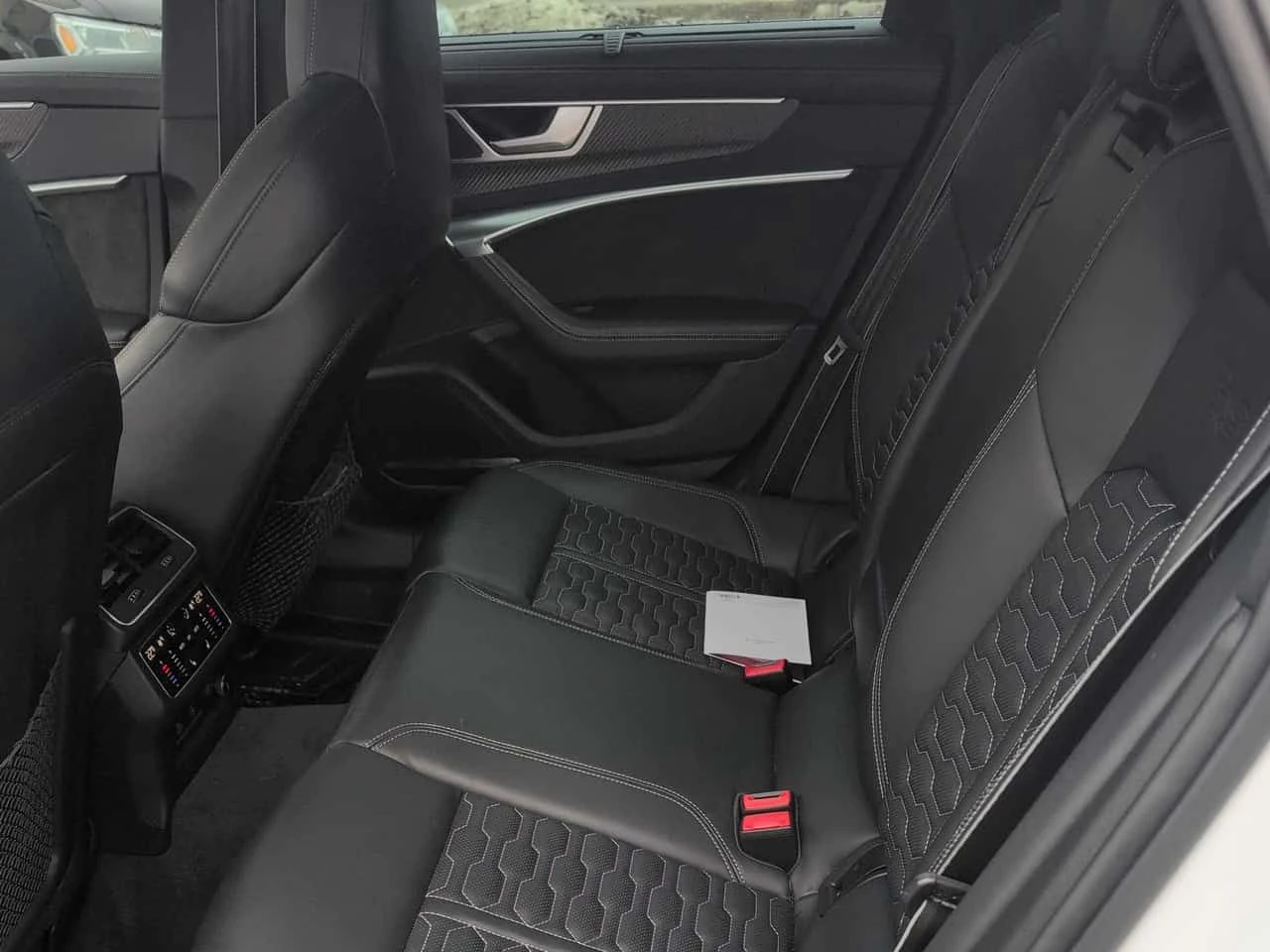 Audi Rs6 * 4.0 TFSI * CARFAX * БЕЗ ИНЦИДЕНТИ * , снимка 12 - Автомобили и джипове - 54102419