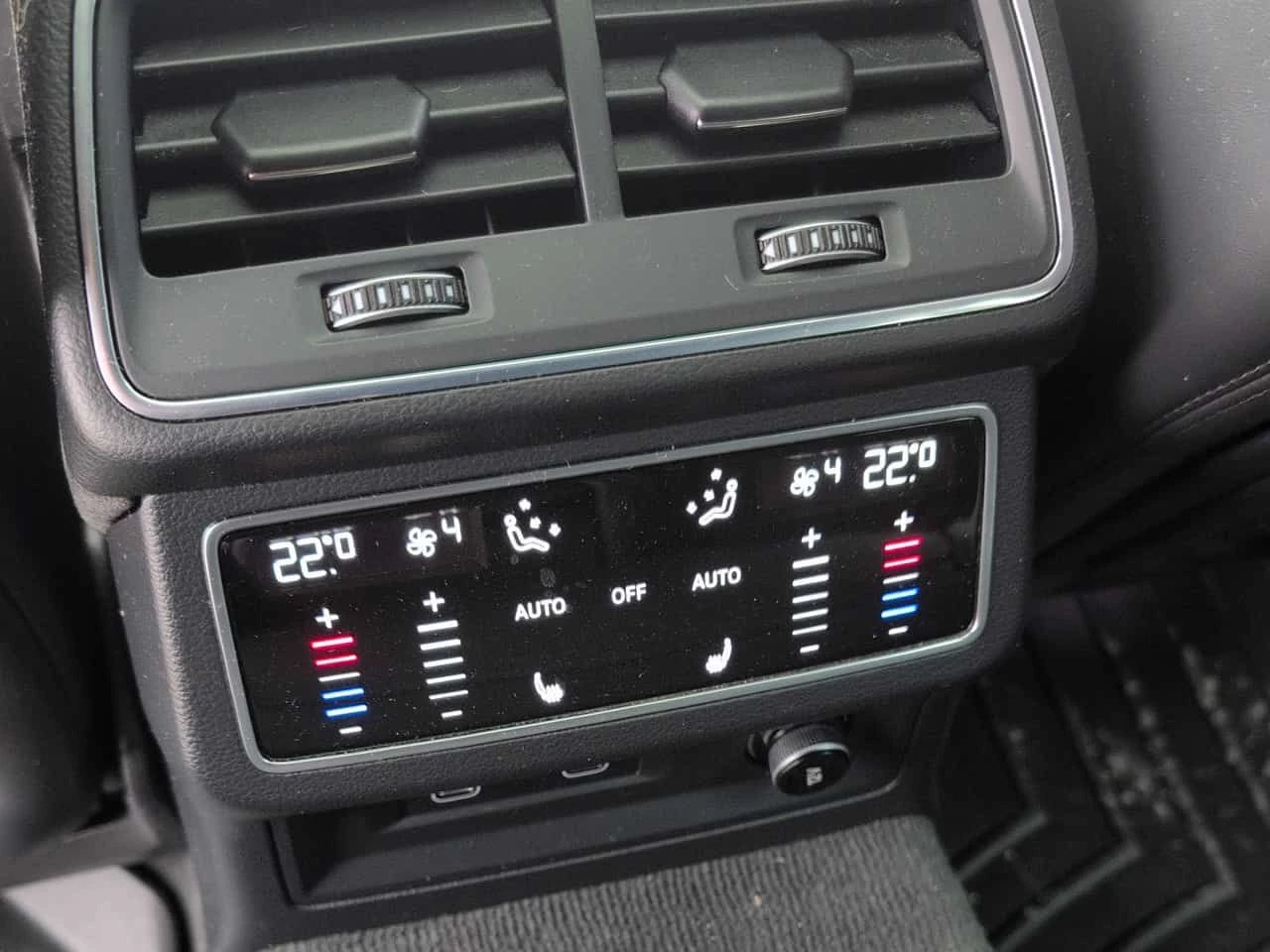 Audi Rs6 * 4.0 TFSI * CARFAX * БЕЗ ИНЦИДЕНТИ * , снимка 13 - Автомобили и джипове - 54102419