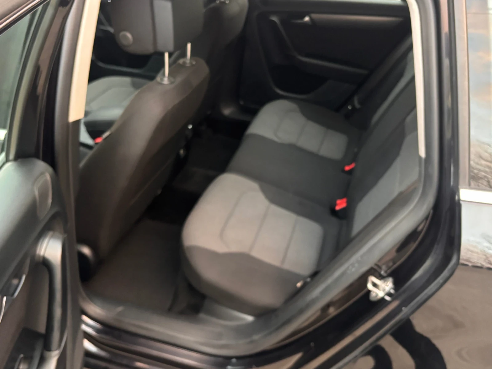 VW Passat 2.0 140 6 скорости, снимка 12 - Автомобили и джипове - 54128920