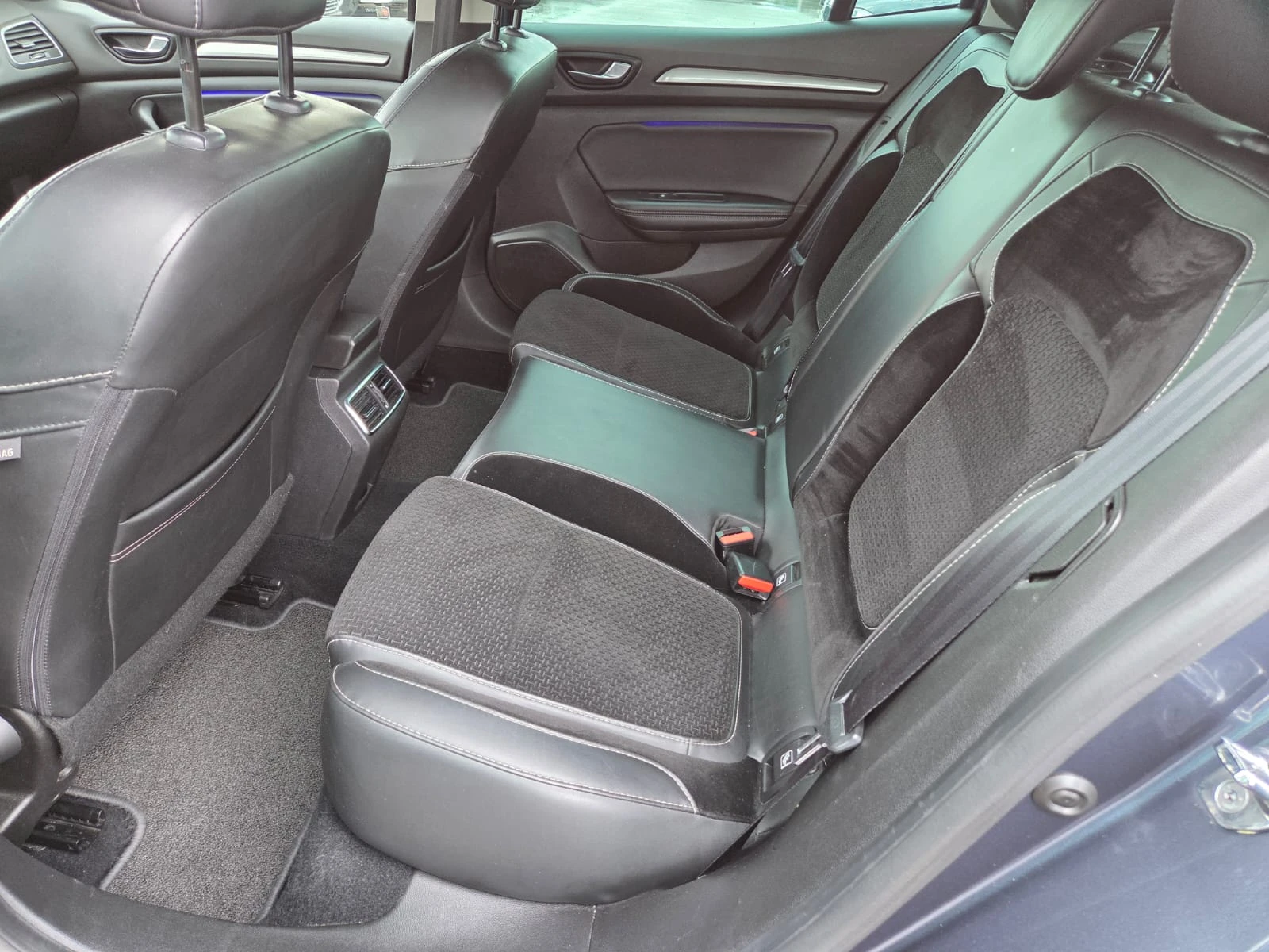 Renault Megane 1.5 dci , снимка 8 - Автомобили и джипове - 54736387