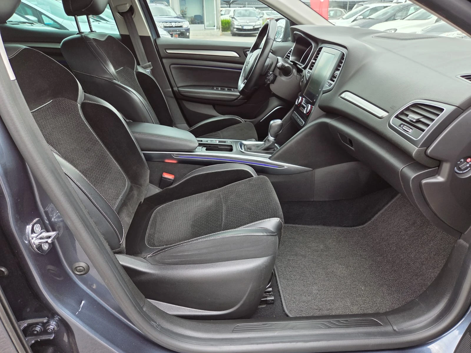 Renault Megane 1.5 dci , снимка 10 - Автомобили и джипове - 54736387