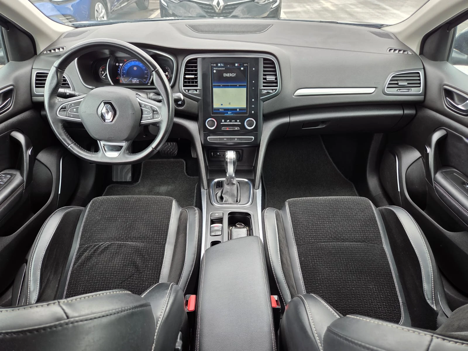 Renault Megane 1.5 dci , снимка 9 - Автомобили и джипове - 54736387