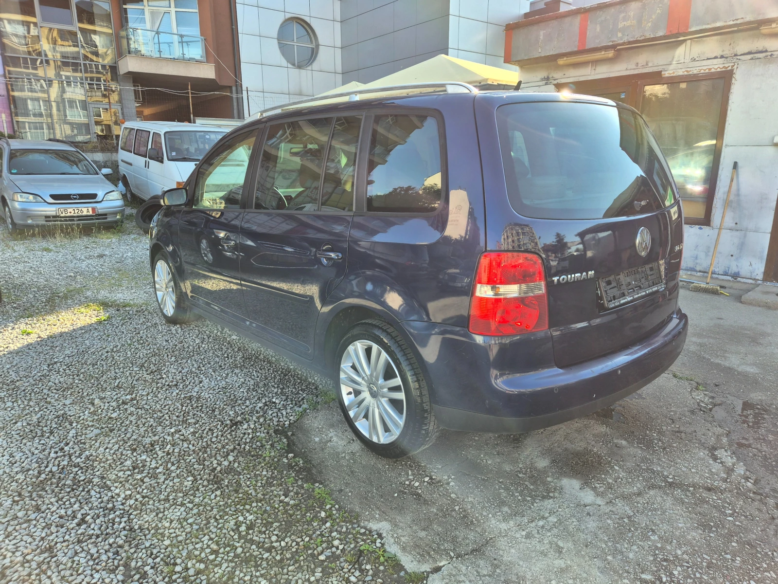 VW Touran, снимка 5 - Автомобили и джипове - 55118091