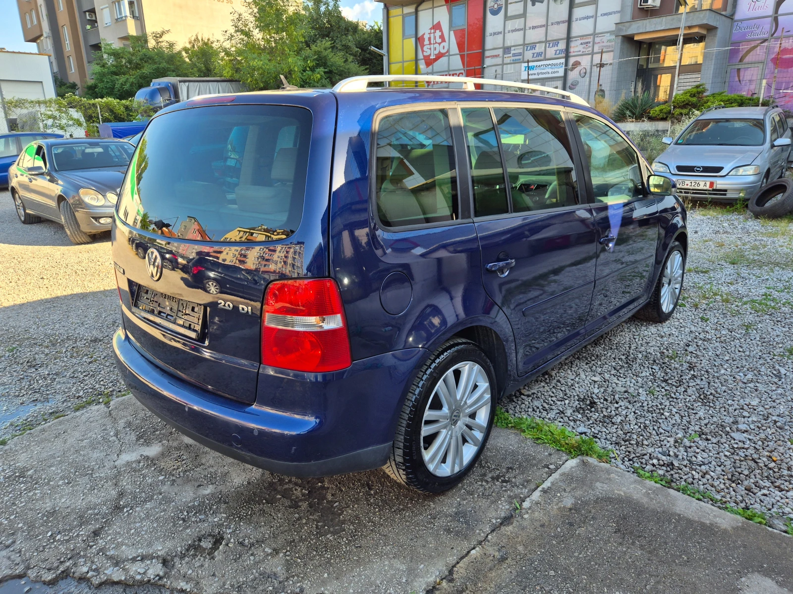 VW Touran, снимка 6 - Автомобили и джипове - 55118091